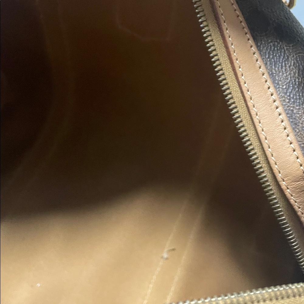 Celine Handbag - Picture 2 of 16